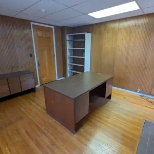 Iles Manor, Library with built-in bookcase
