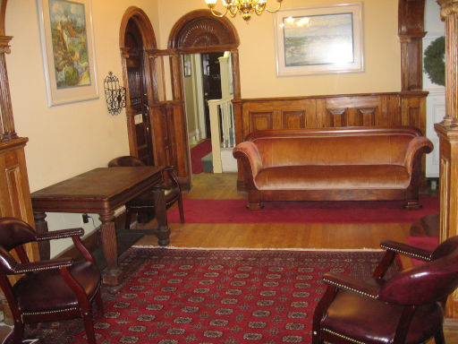 Sedgwick Suites - Foyer